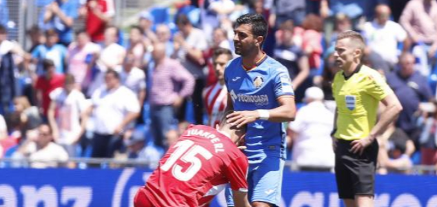  门兴格拉德巴赫黑马奔腾，力克劲旅抢占榜首